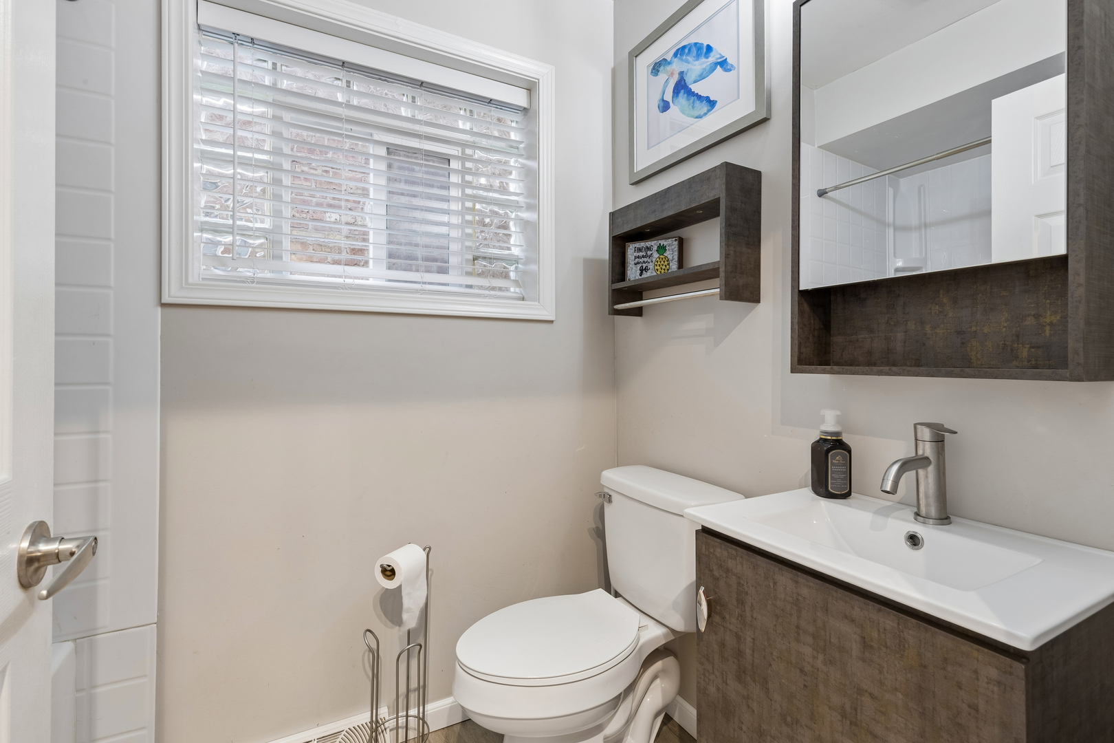 6039 W Montrose Avenue Property Photo 7