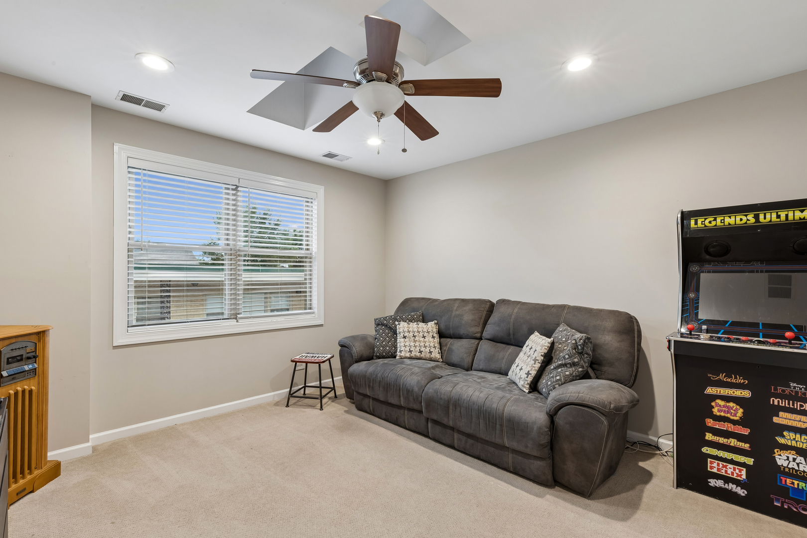 6039 W Montrose Avenue Property Photo 14