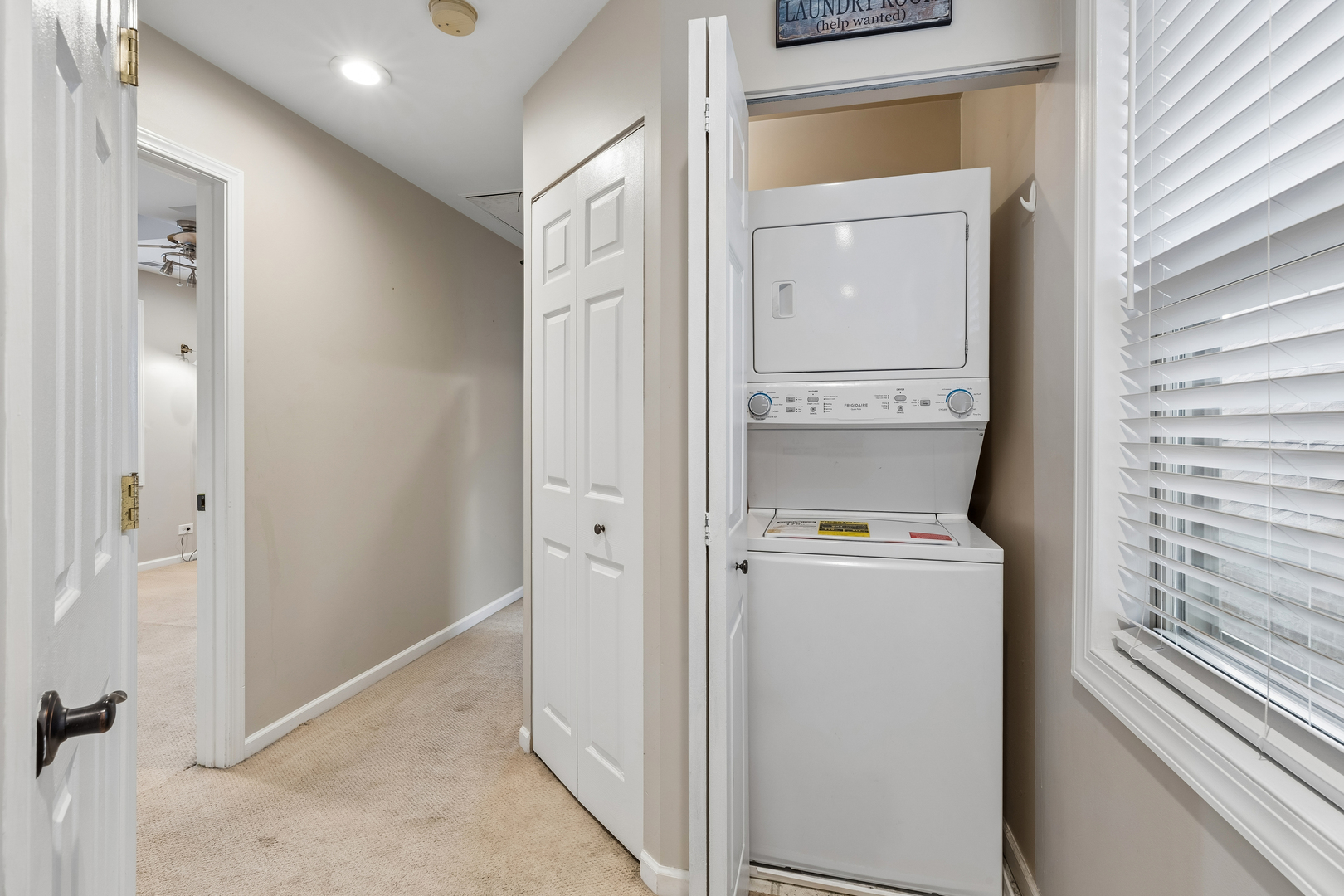 6039 W Montrose Avenue Property Photo 16