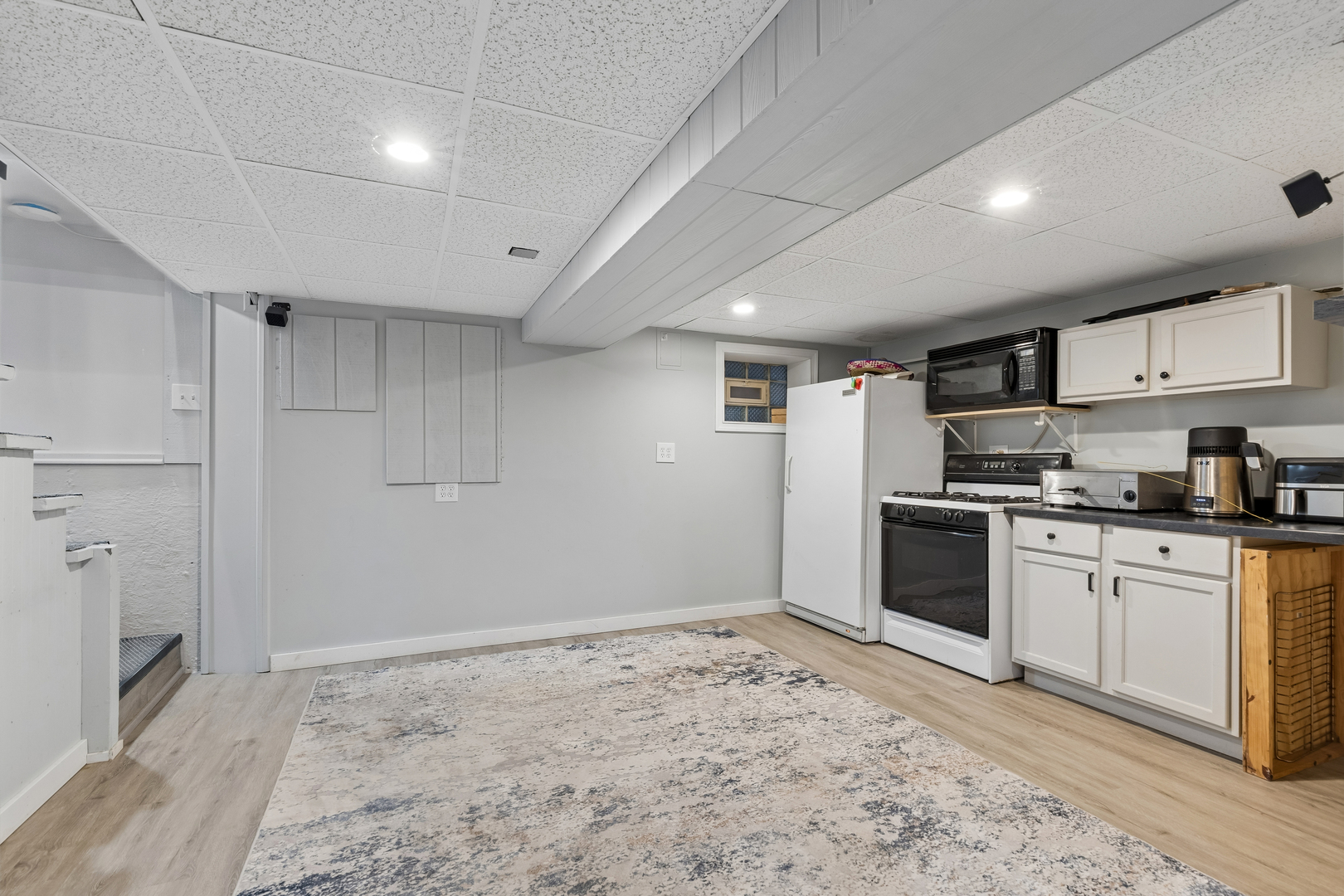 6039 W Montrose Avenue Property Photo 19
