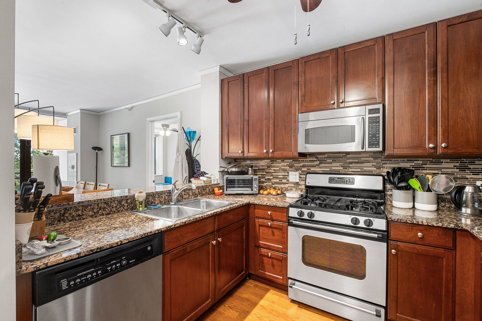 201 N Westshore Drive 604 Property Photo 5