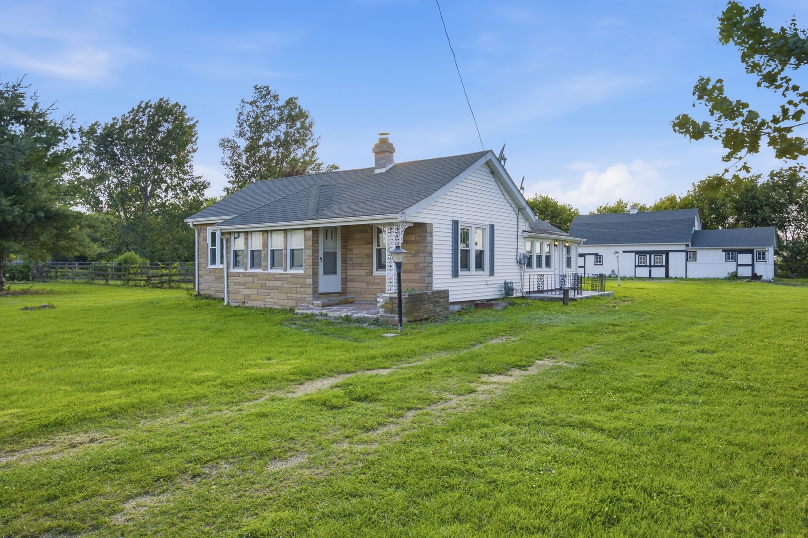 22418 Oak Grove Road Property Photo 1