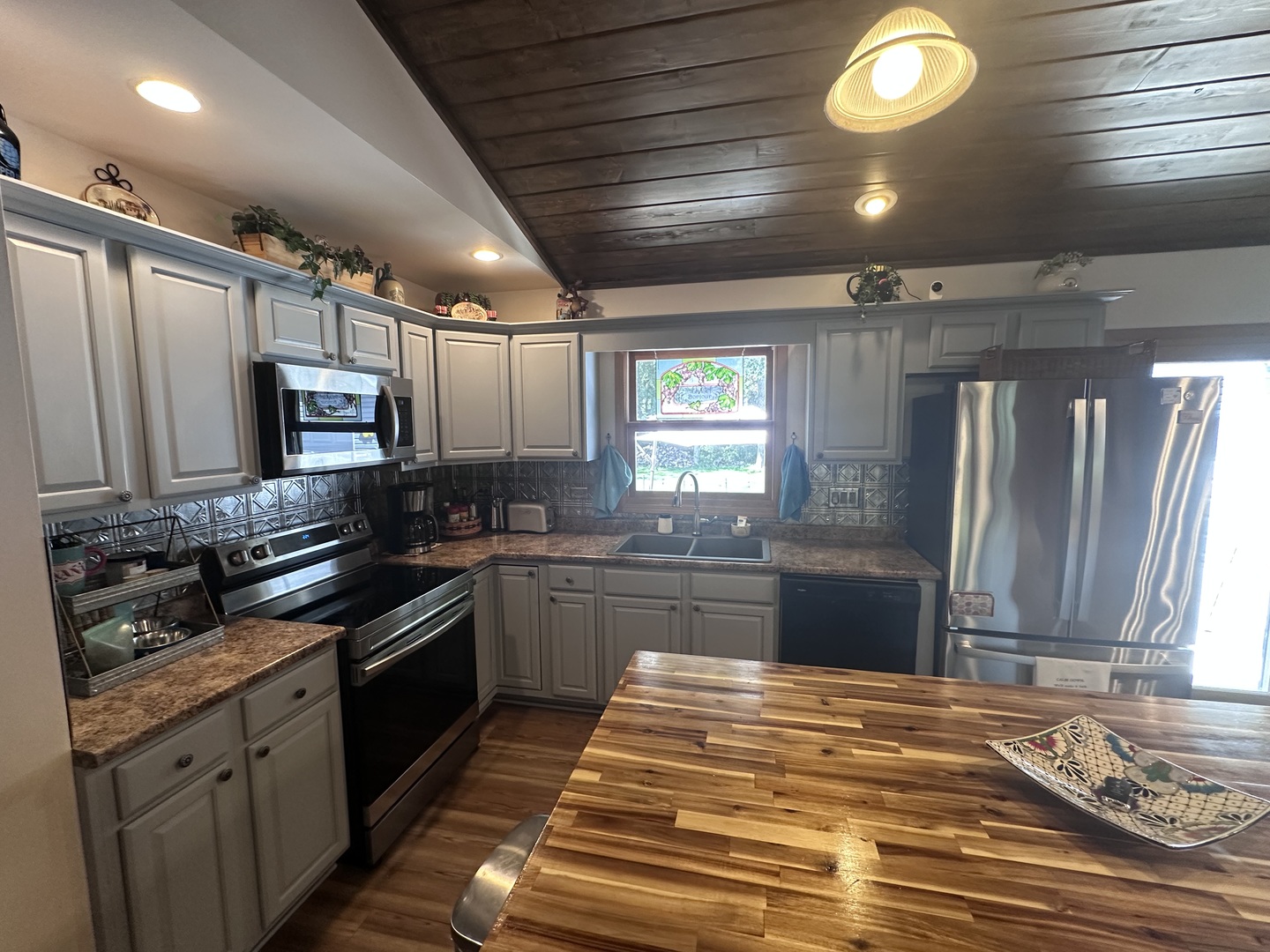 11 Timberlane Drive Property Photo 12