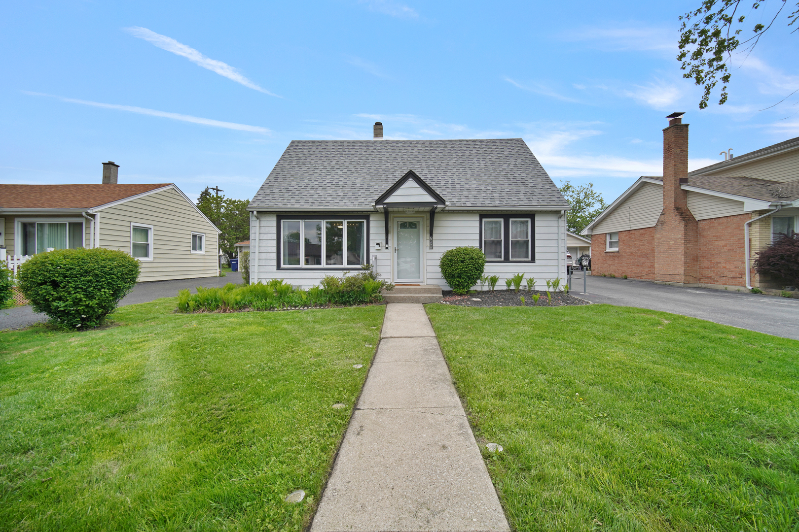 7022 W 114th Place Property Photo 1