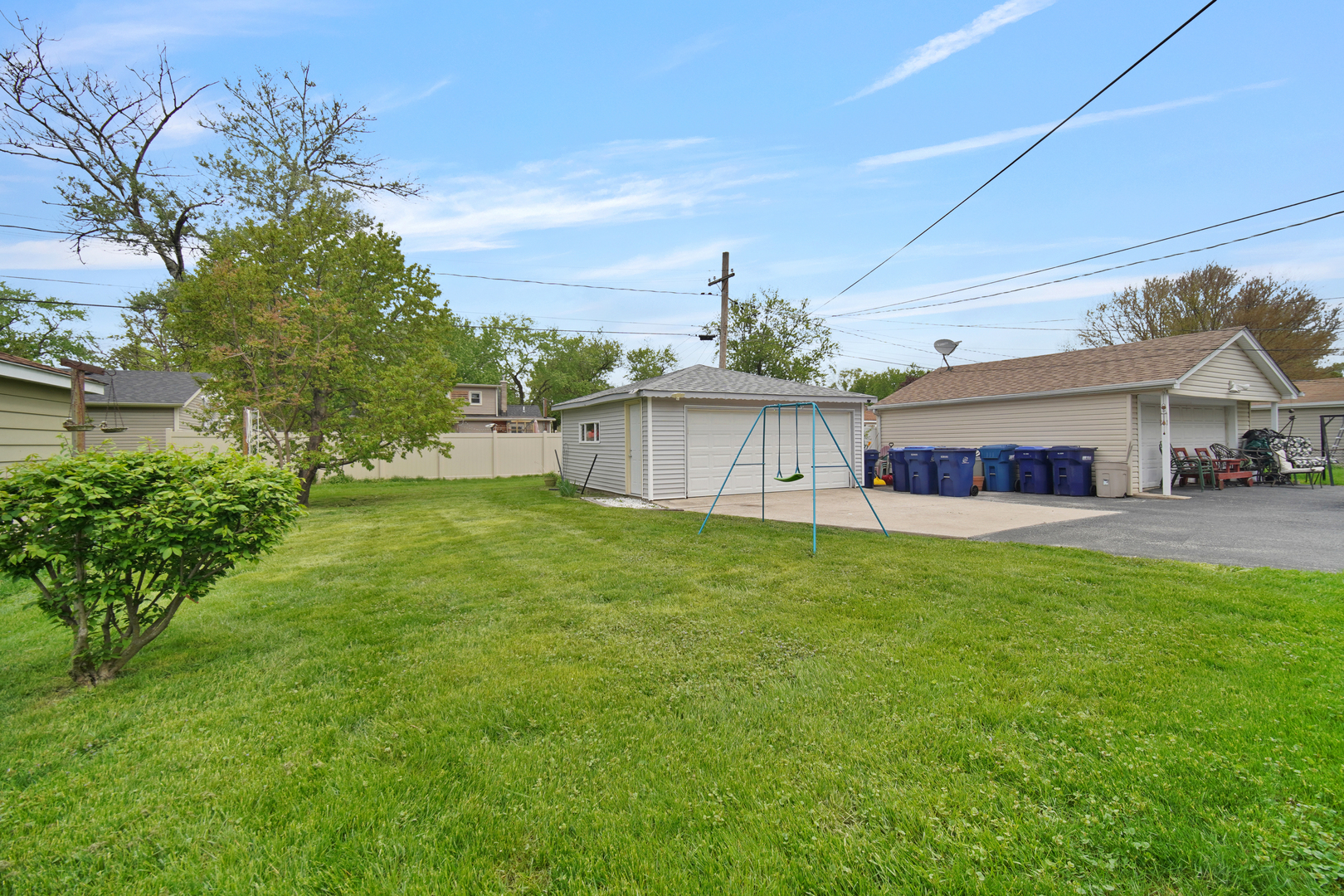 7022 W 114th Place Property Photo 4