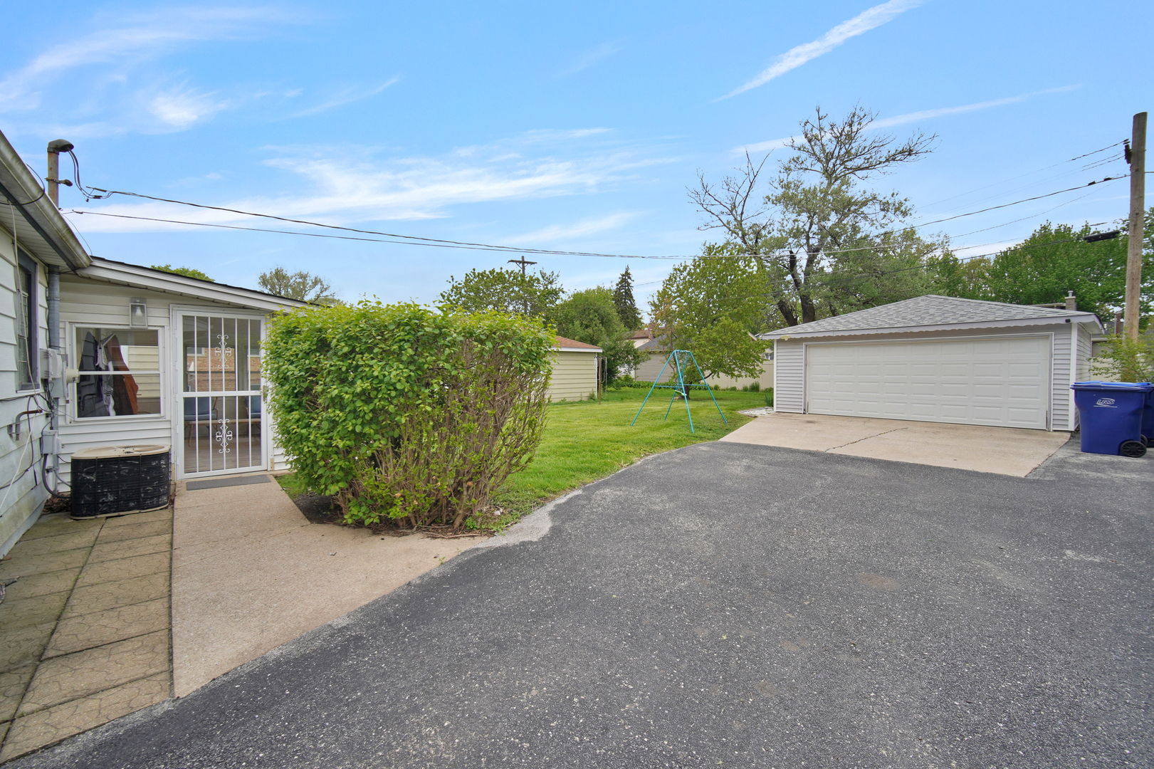 7022 W 114th Place Property Photo 6