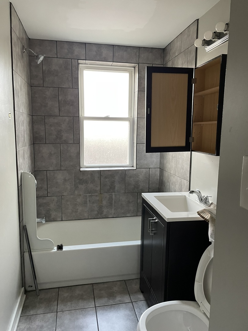 7922 S Marshfield Avenue 3f Property Photo 10