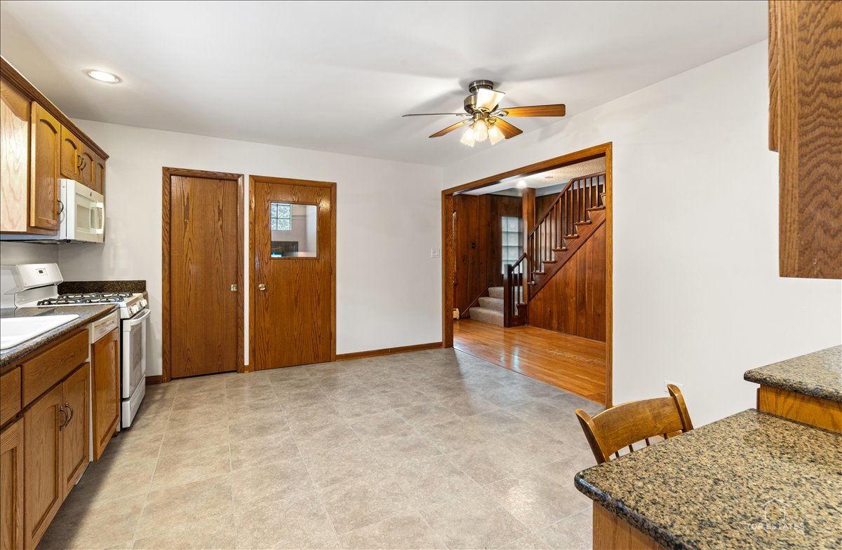 9253 S Sacramento Avenue Property Photo 11