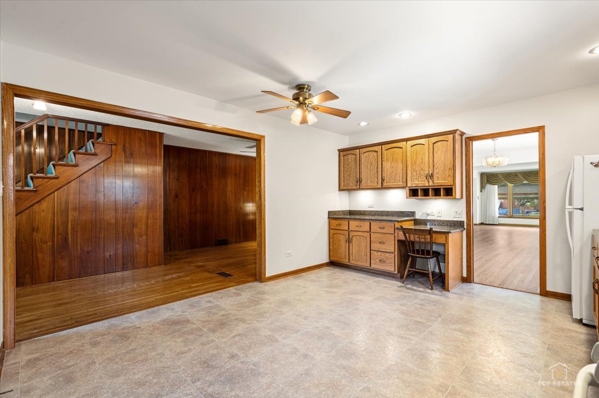 9253 S Sacramento Avenue Property Photo 14