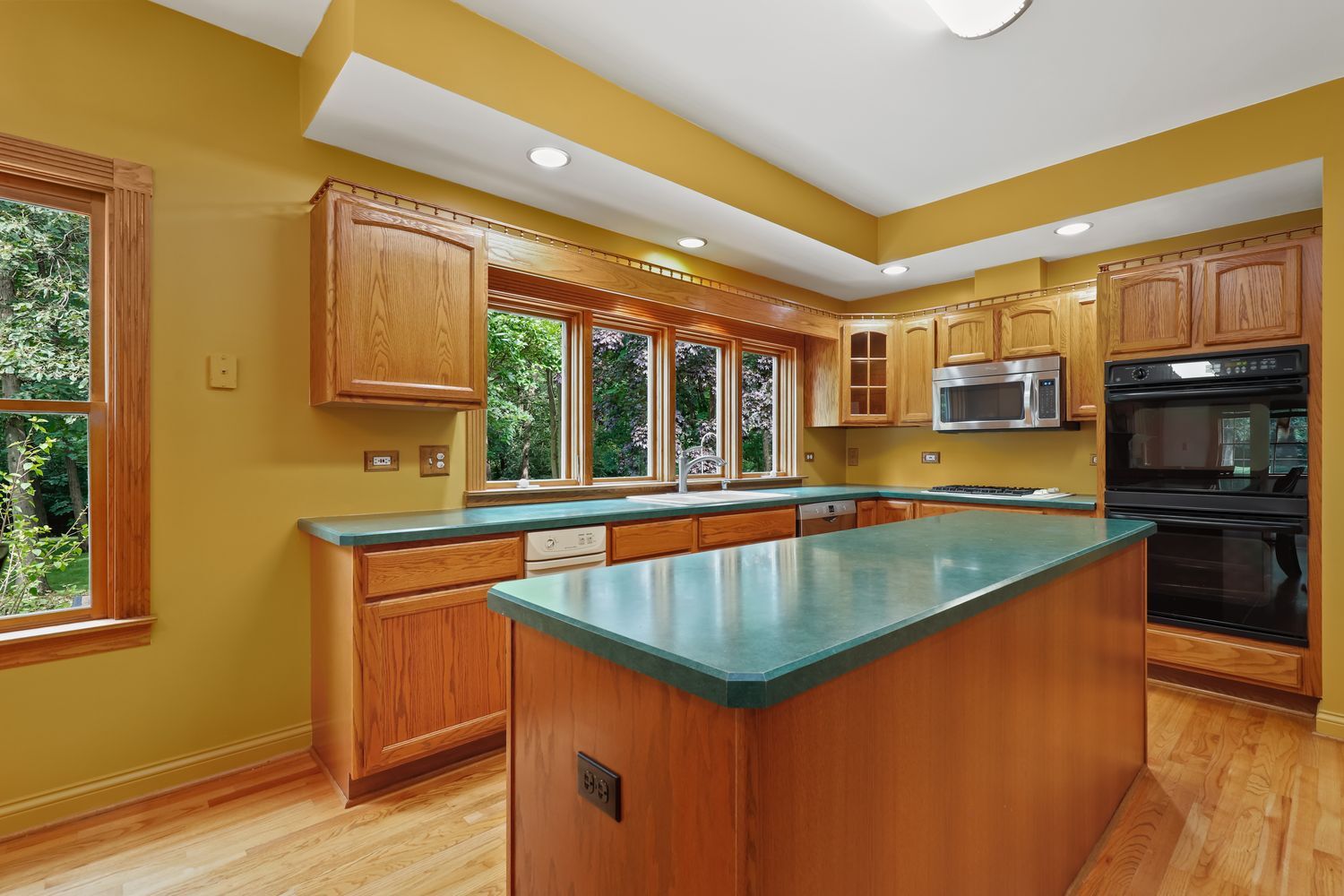 3048 Brampton Lane Property Photo 16