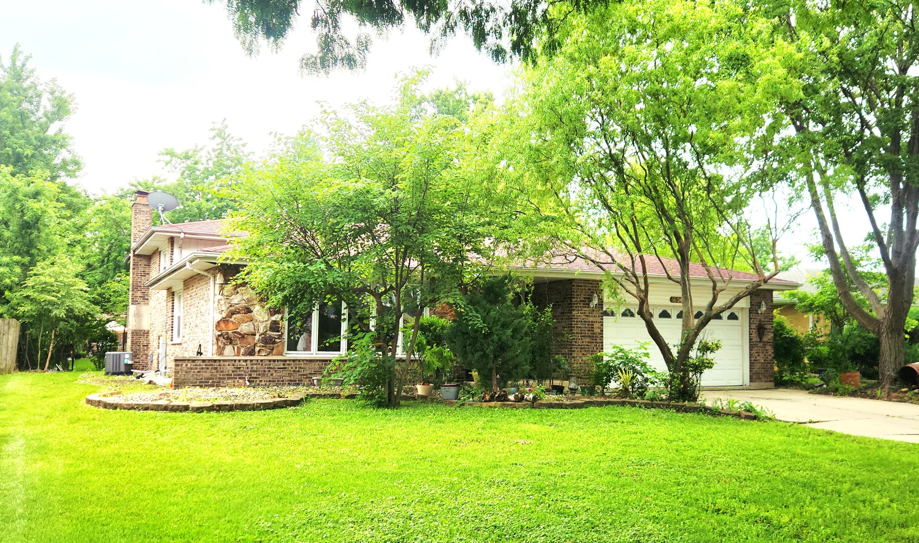 1629 Holly Lane Property Photo 1