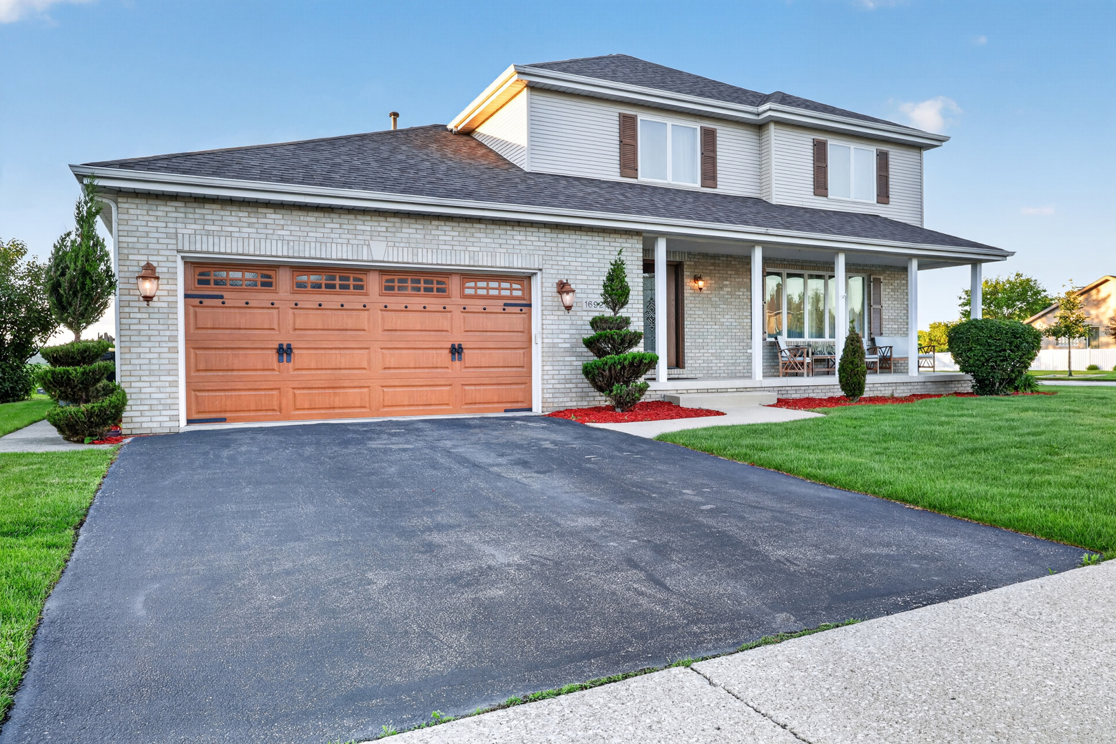 1692 185th Street Property Photo 5