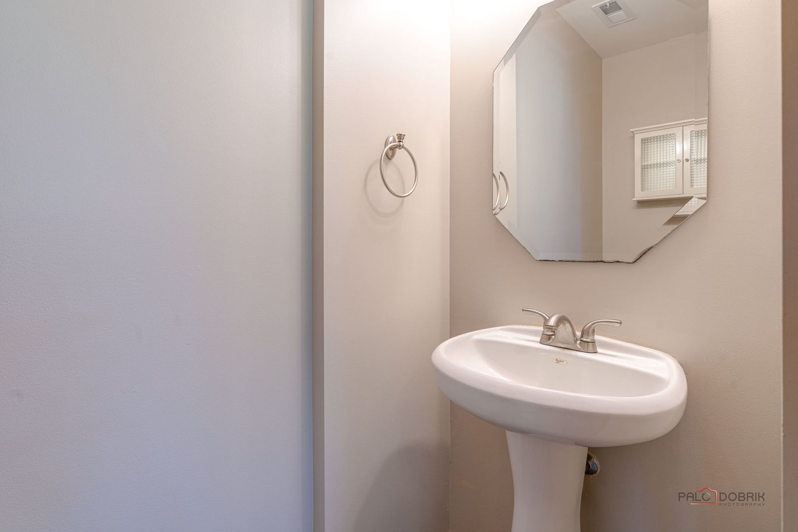 2636 Pondview Drive Property Photo 7
