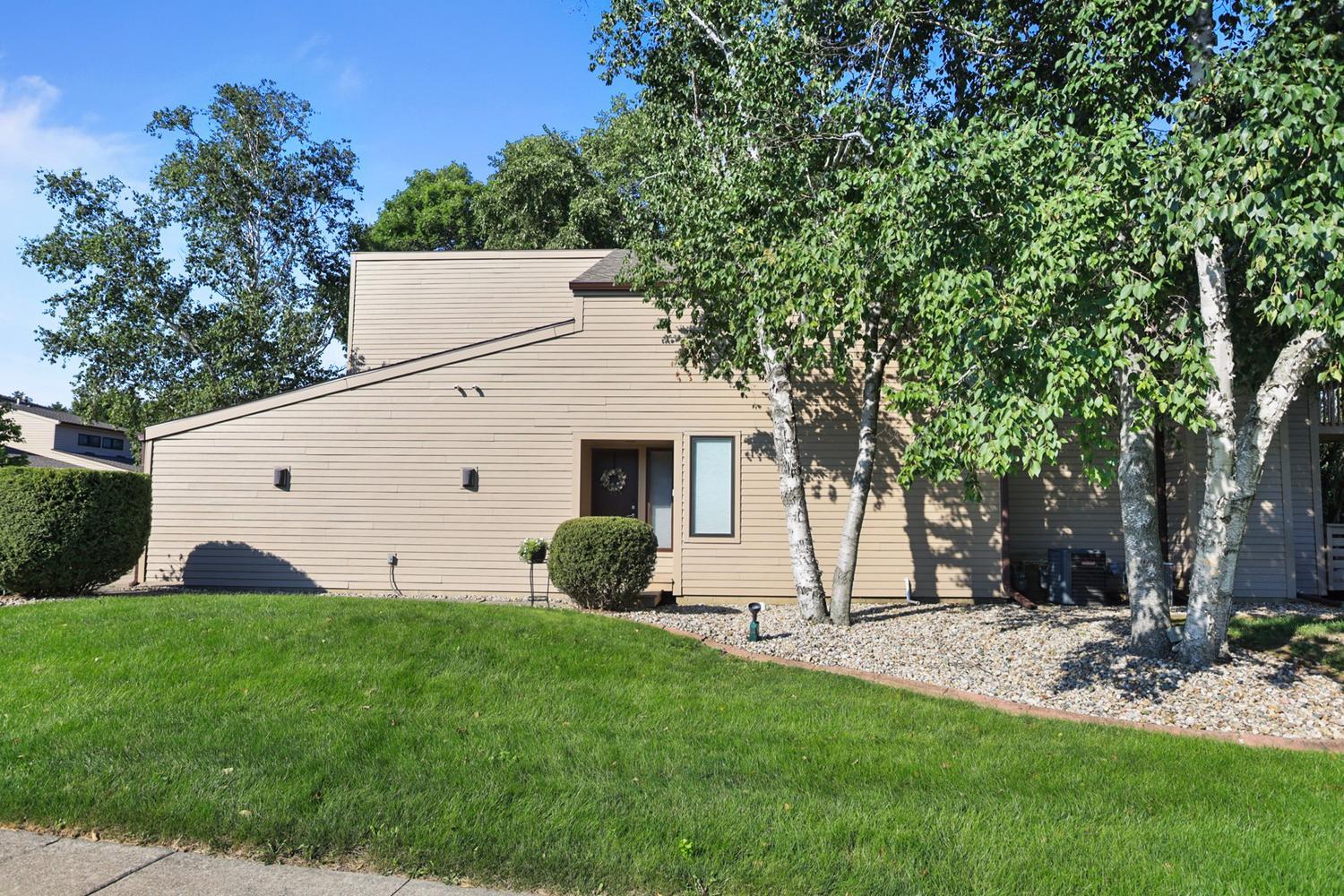 16 Briar Hill Circle Property Photo 2