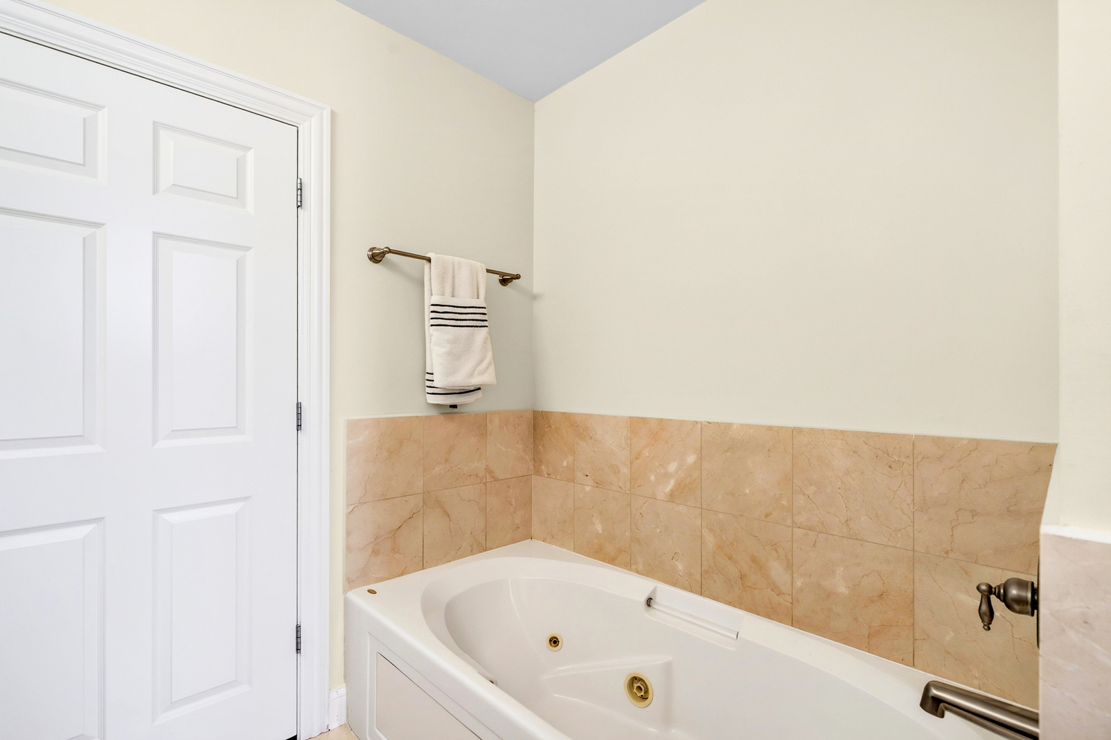 2510 W Irving Park Road 401 Property Photo 16