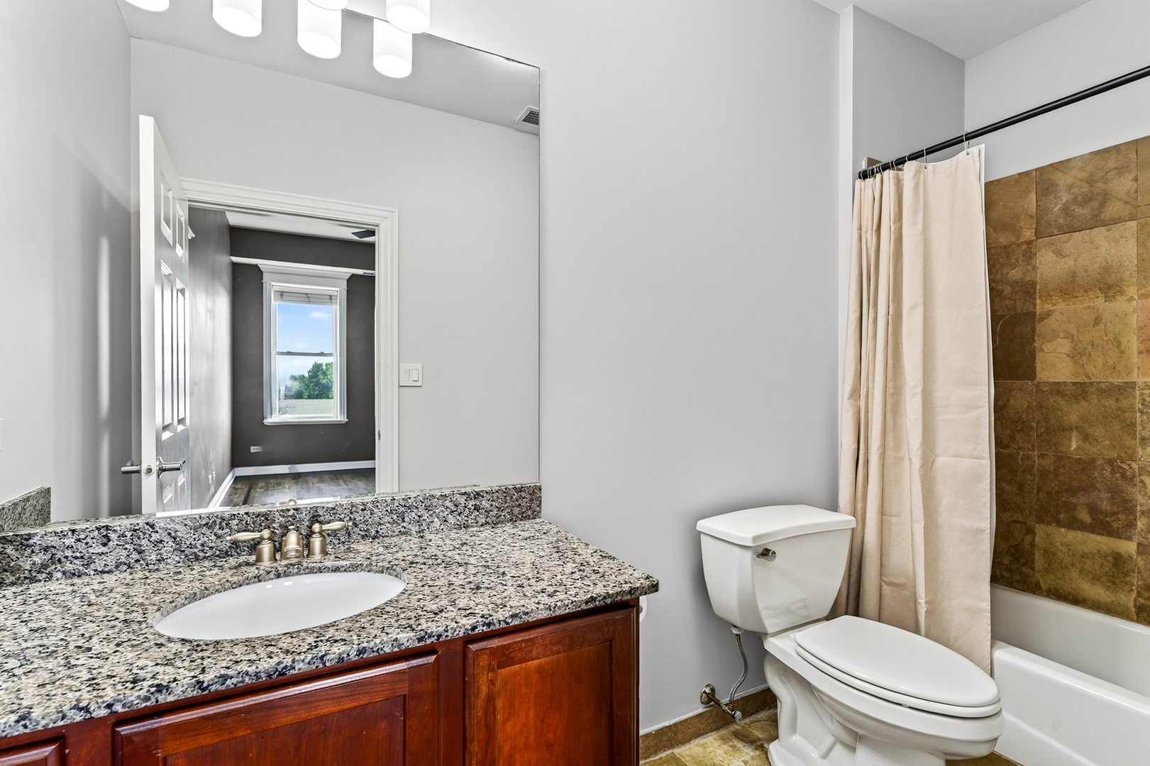 2510 W Irving Park Road 401 Property Photo 20