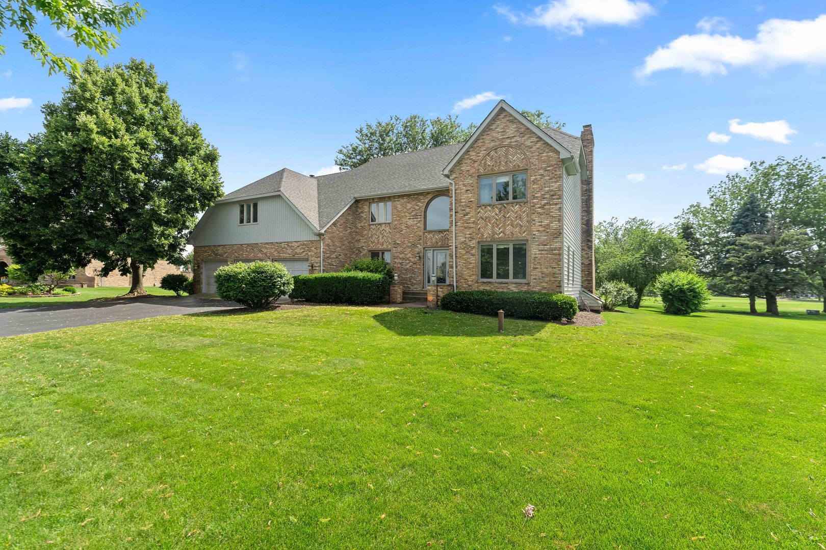 24161 Brancaster Drive Property Photo 3