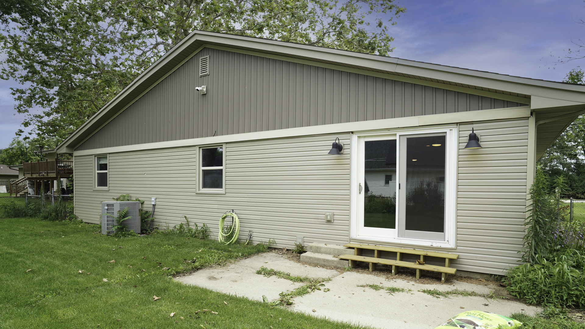 1004 S Division Street Property Photo 10