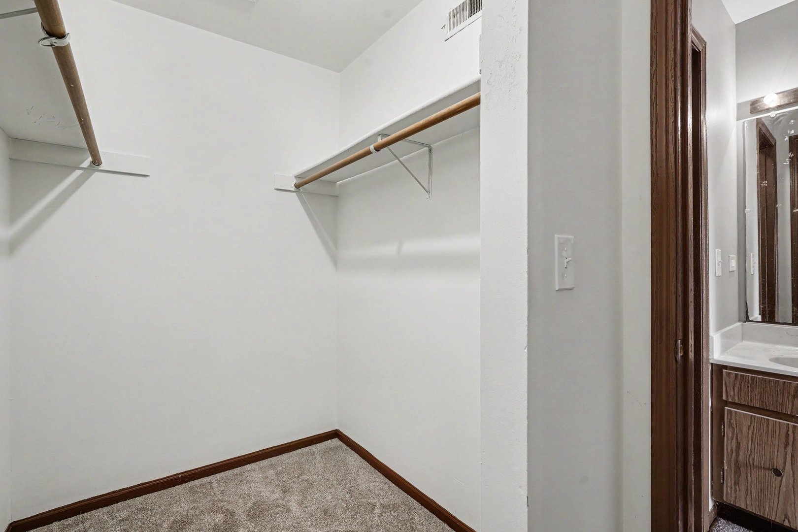 219 Uteg Street E Property Photo 8