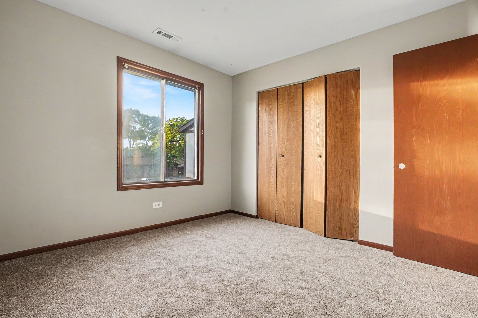 219 Uteg Street E Property Photo 9