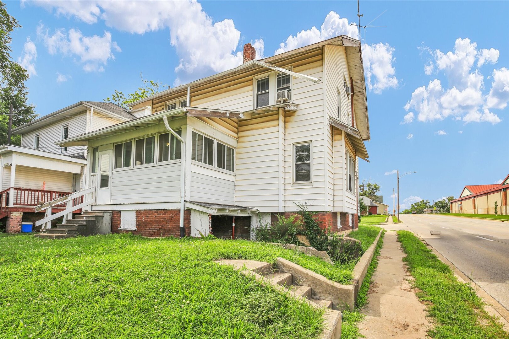 1305 W Macon Street Property Photo 3