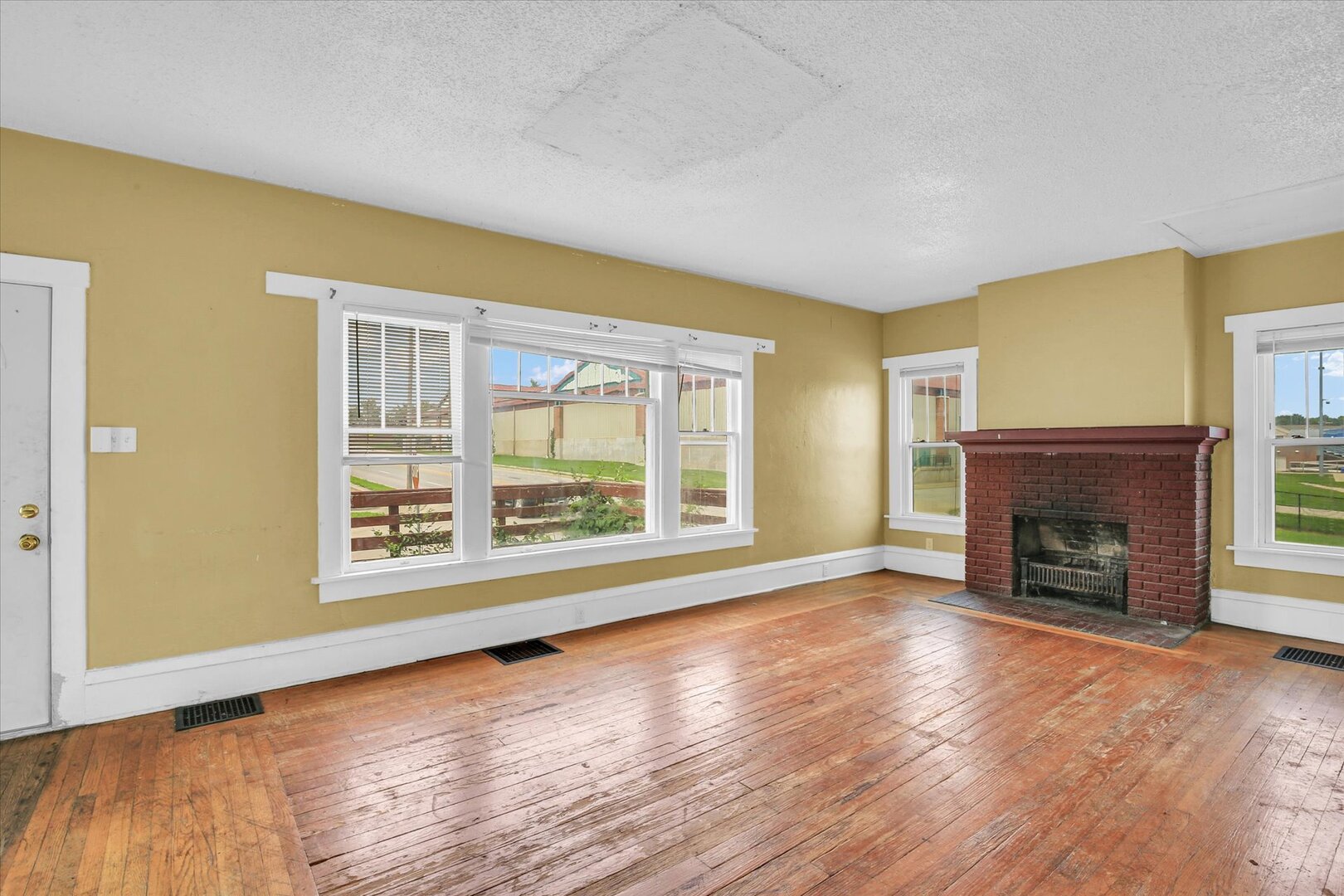1305 W Macon Street Property Photo 6