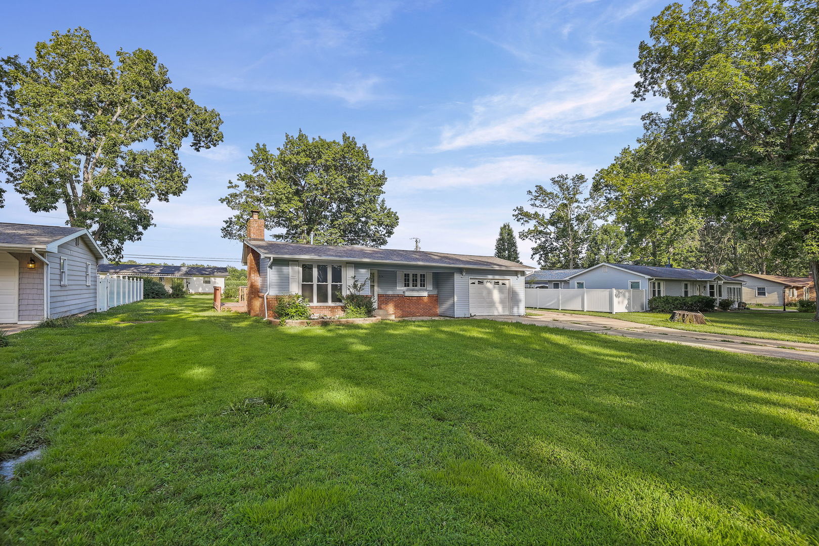 274 Oak Tree Avenue Property Photo 2