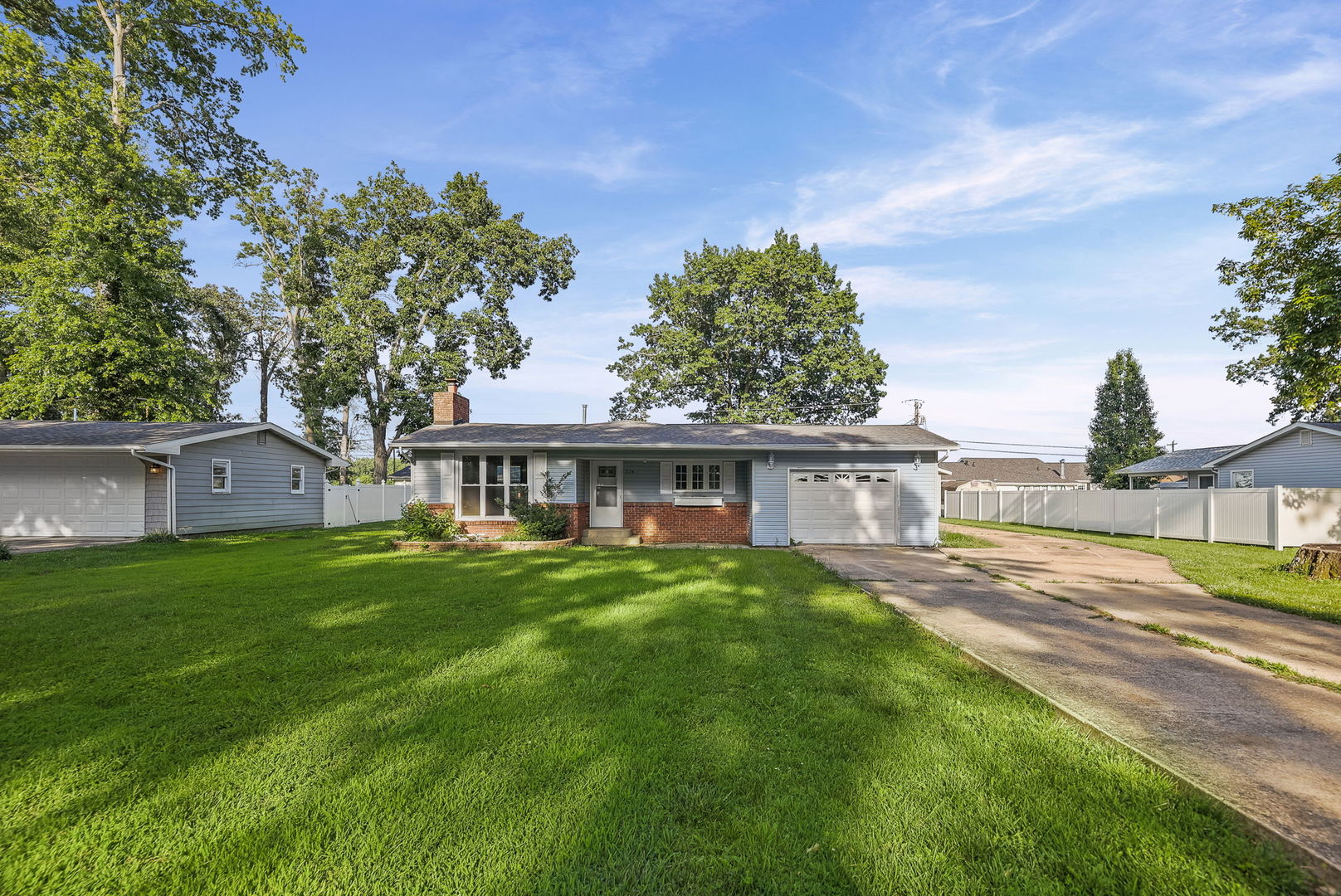 274 Oak Tree Avenue Property Photo 3