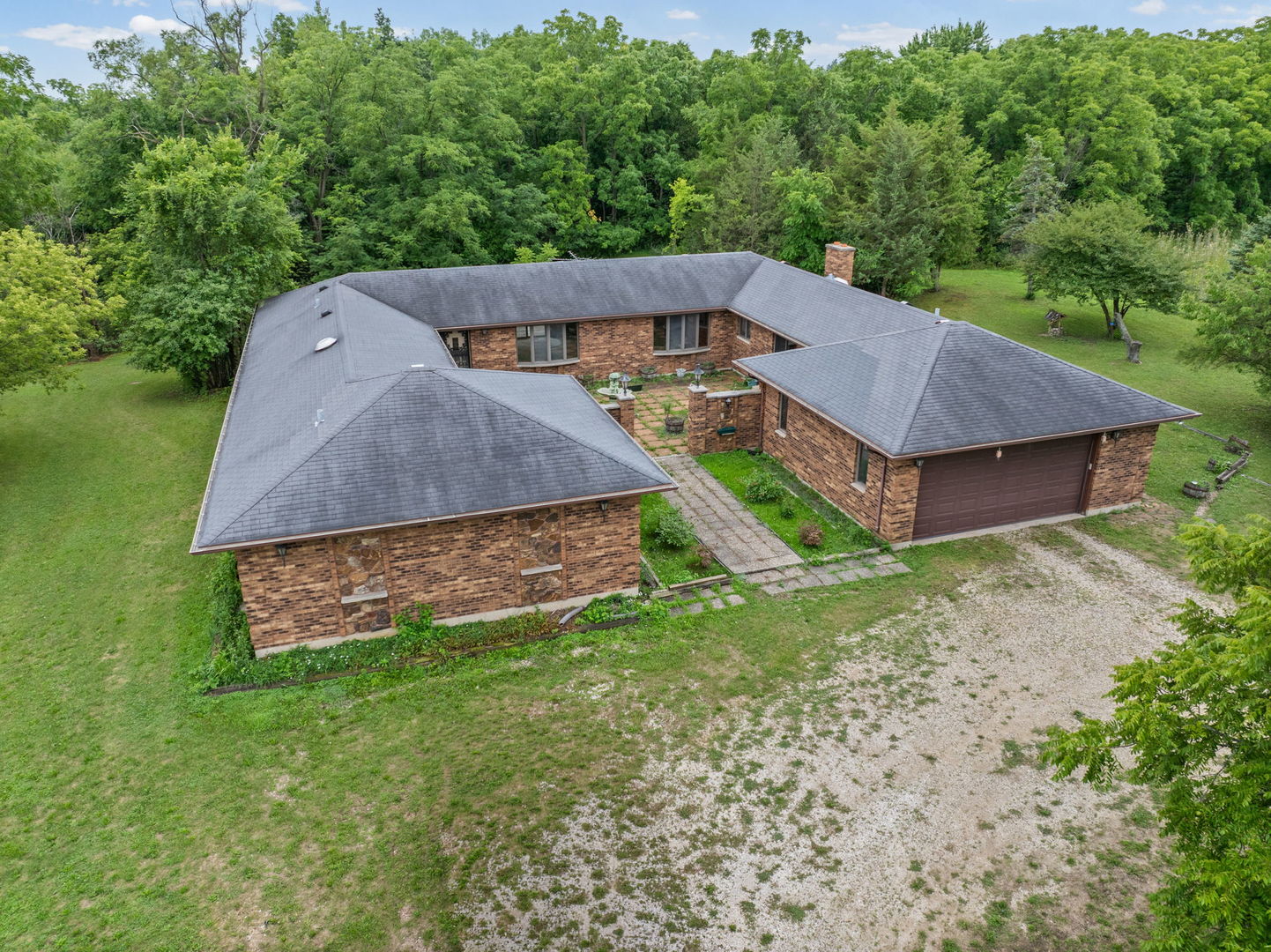 23857 W Town Line Road Property Photo 1