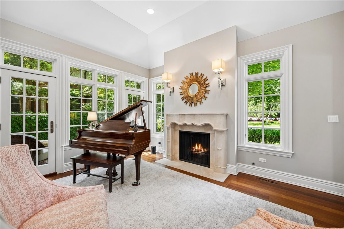654 Pine Street Property Photo 10