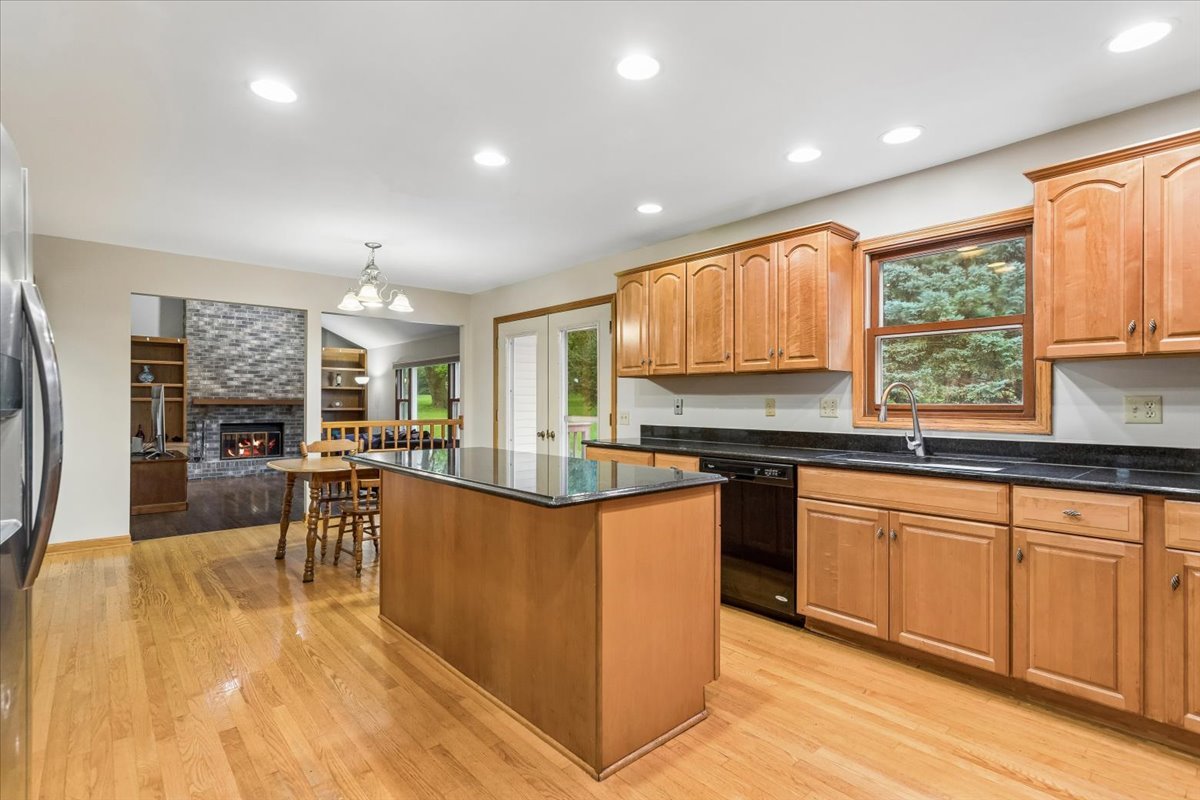 1056 Fox Valley Drive Property Photo 4