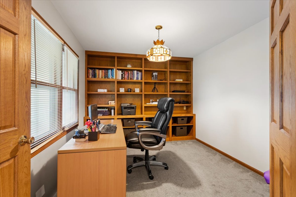 1056 Fox Valley Drive Property Photo 8