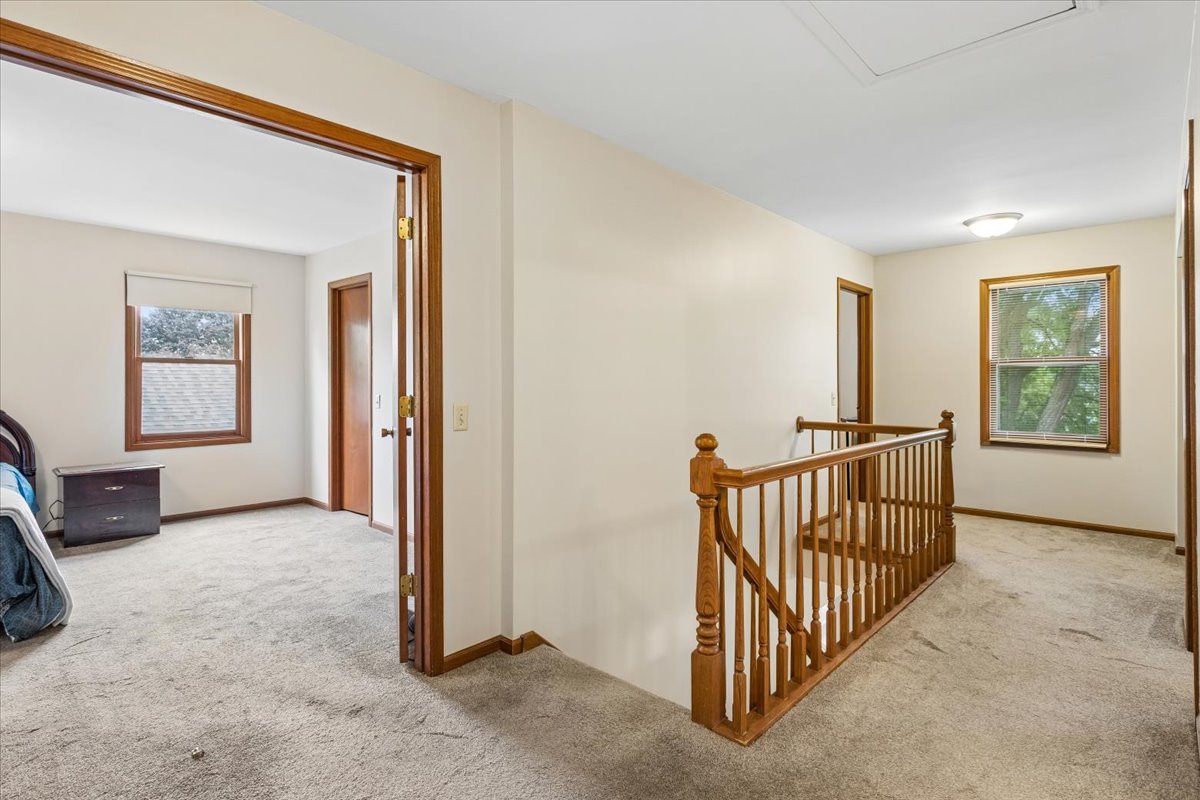 1056 Fox Valley Drive Property Photo 11