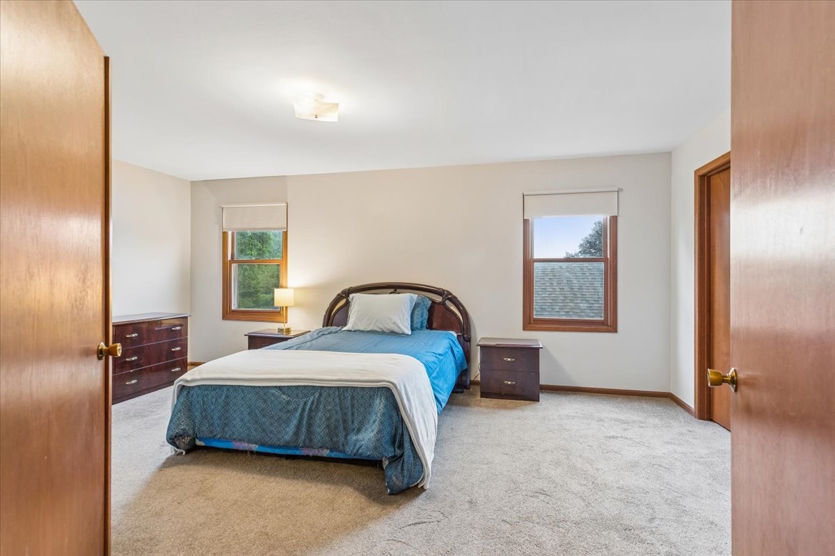 1056 Fox Valley Drive Property Photo 12