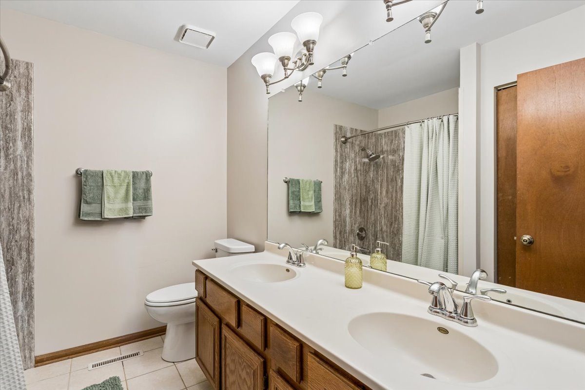 1056 Fox Valley Drive Property Photo 17
