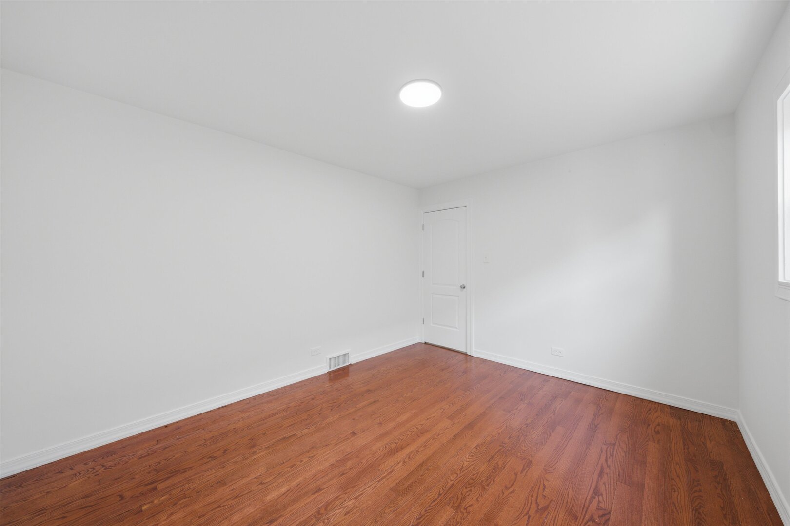 7205 S Lawndale Avenue Property Photo 6