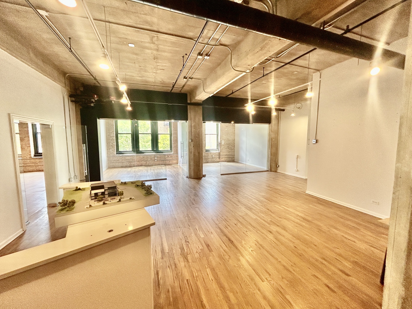 1327 W Washington Boulevard 2bc Property Photo 7