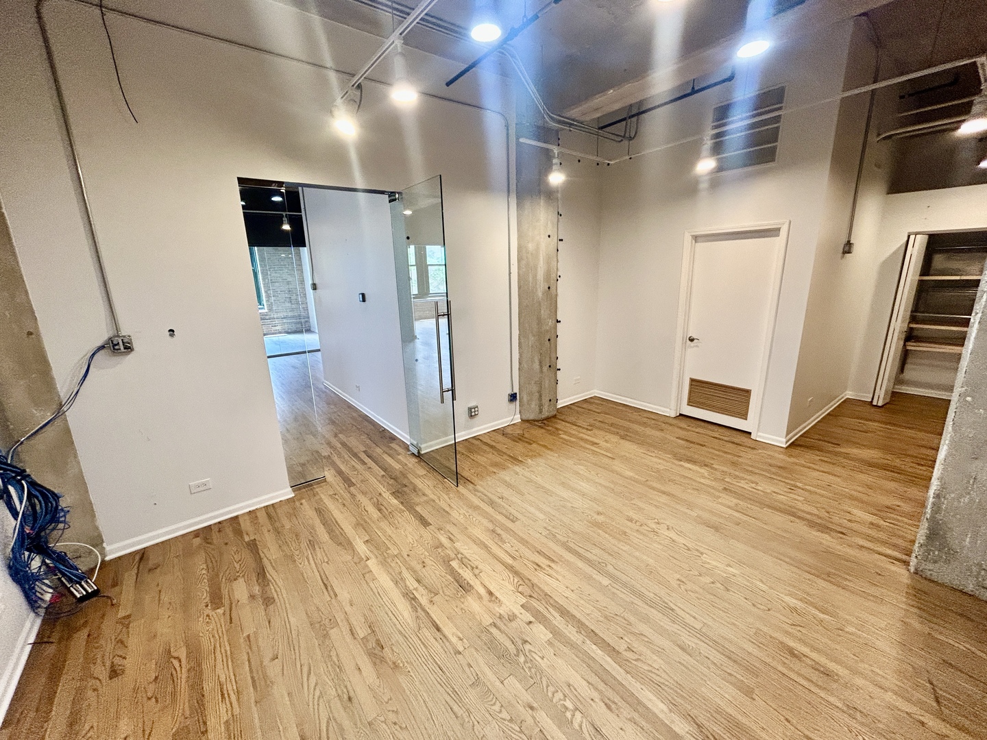 1327 W Washington Boulevard 2bc Property Photo 8