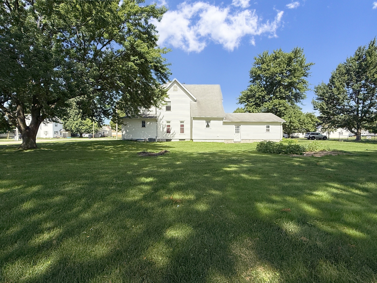 211 E 4th Avenue Property Photo 3