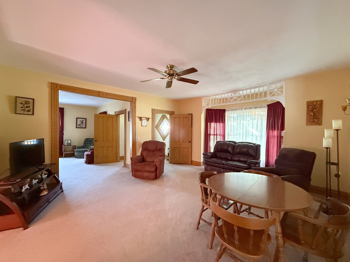 211 E 4th Avenue Property Photo 7