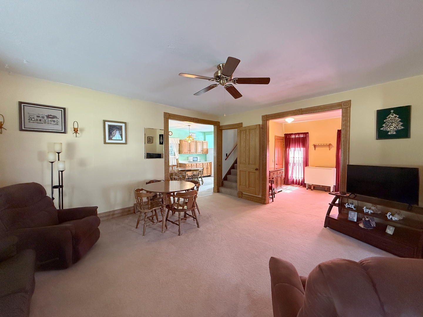 211 E 4th Avenue Property Photo 8