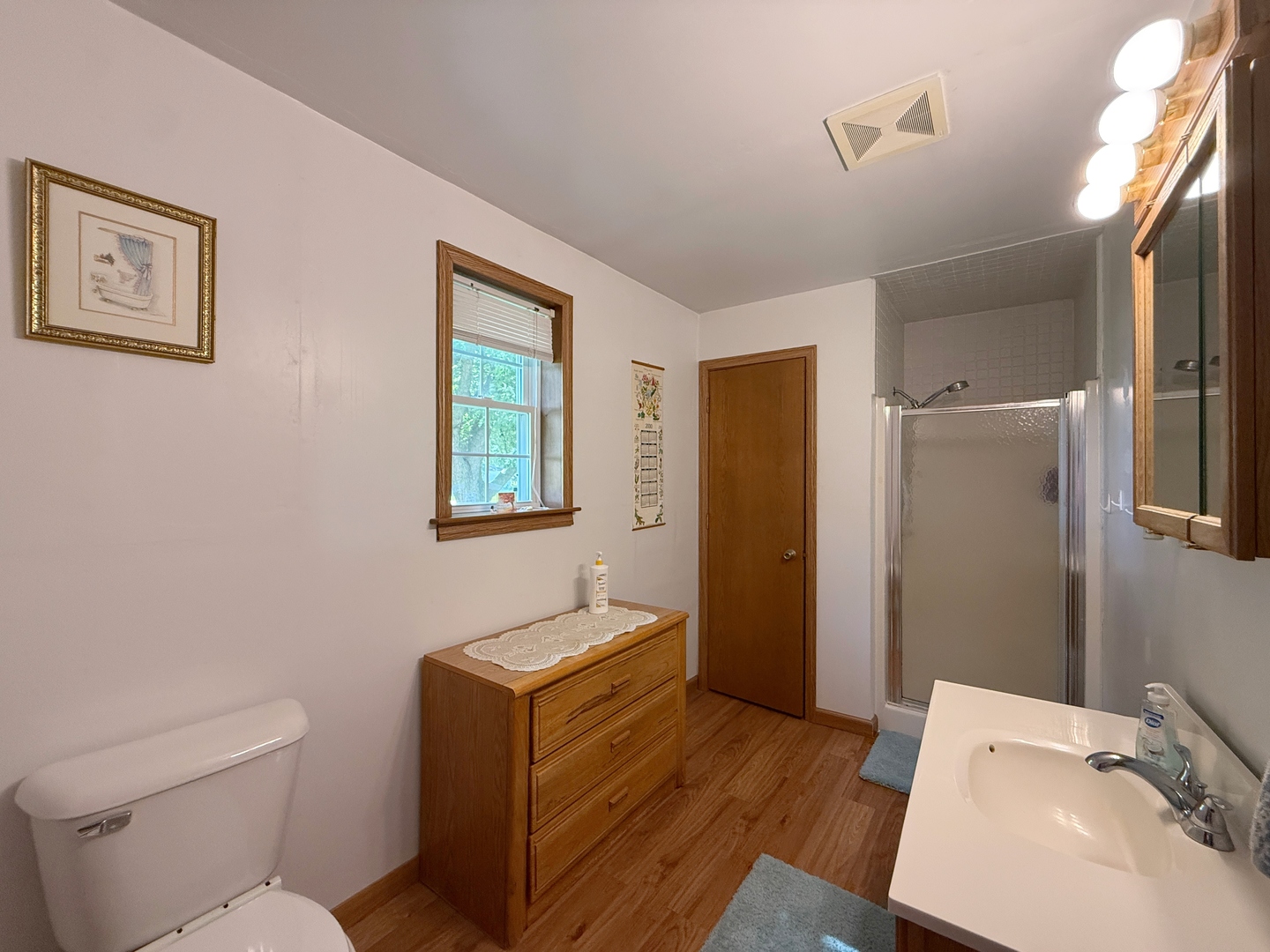 211 E 4th Avenue Property Photo 12