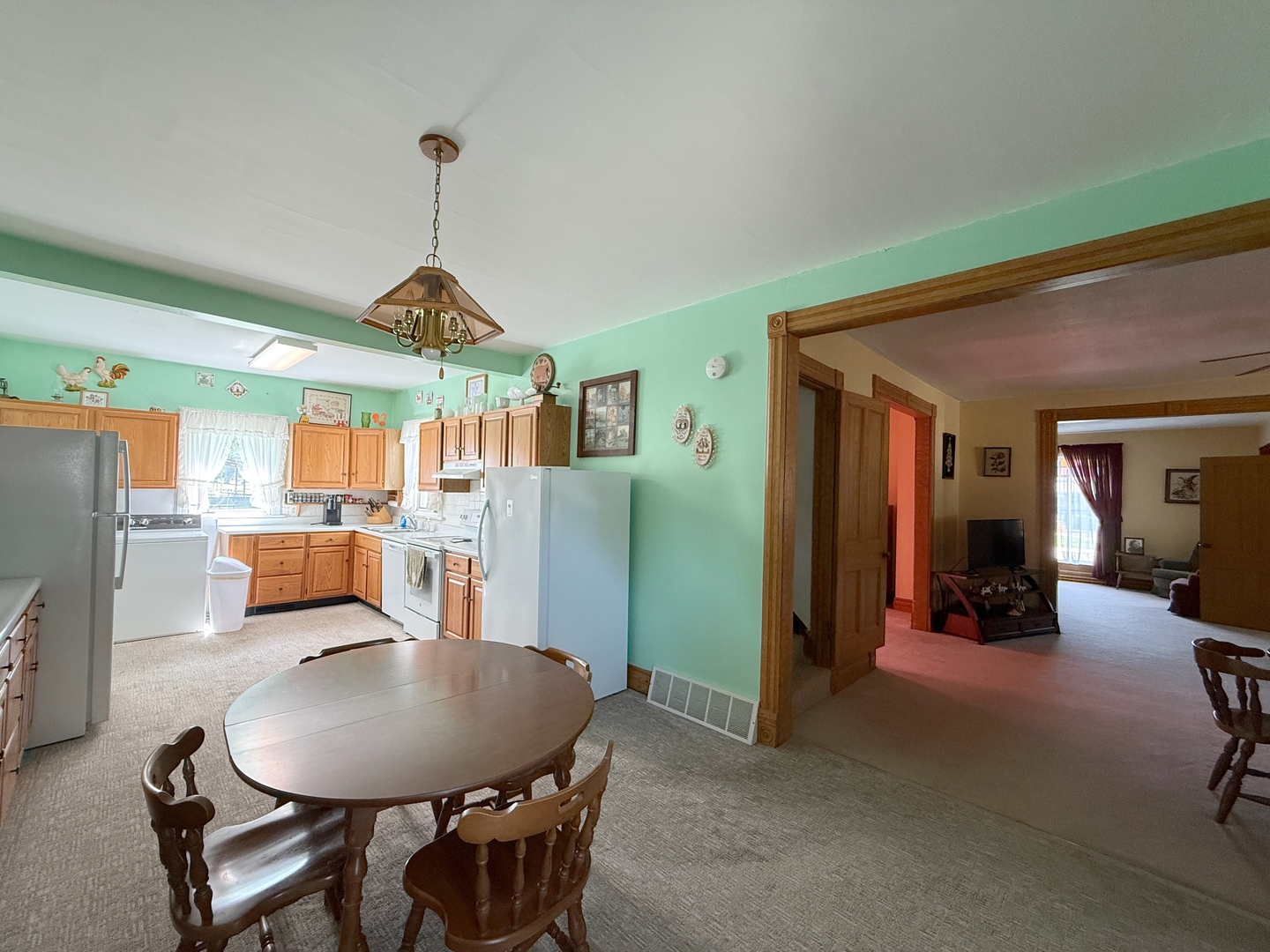 211 E 4th Avenue Property Photo 16
