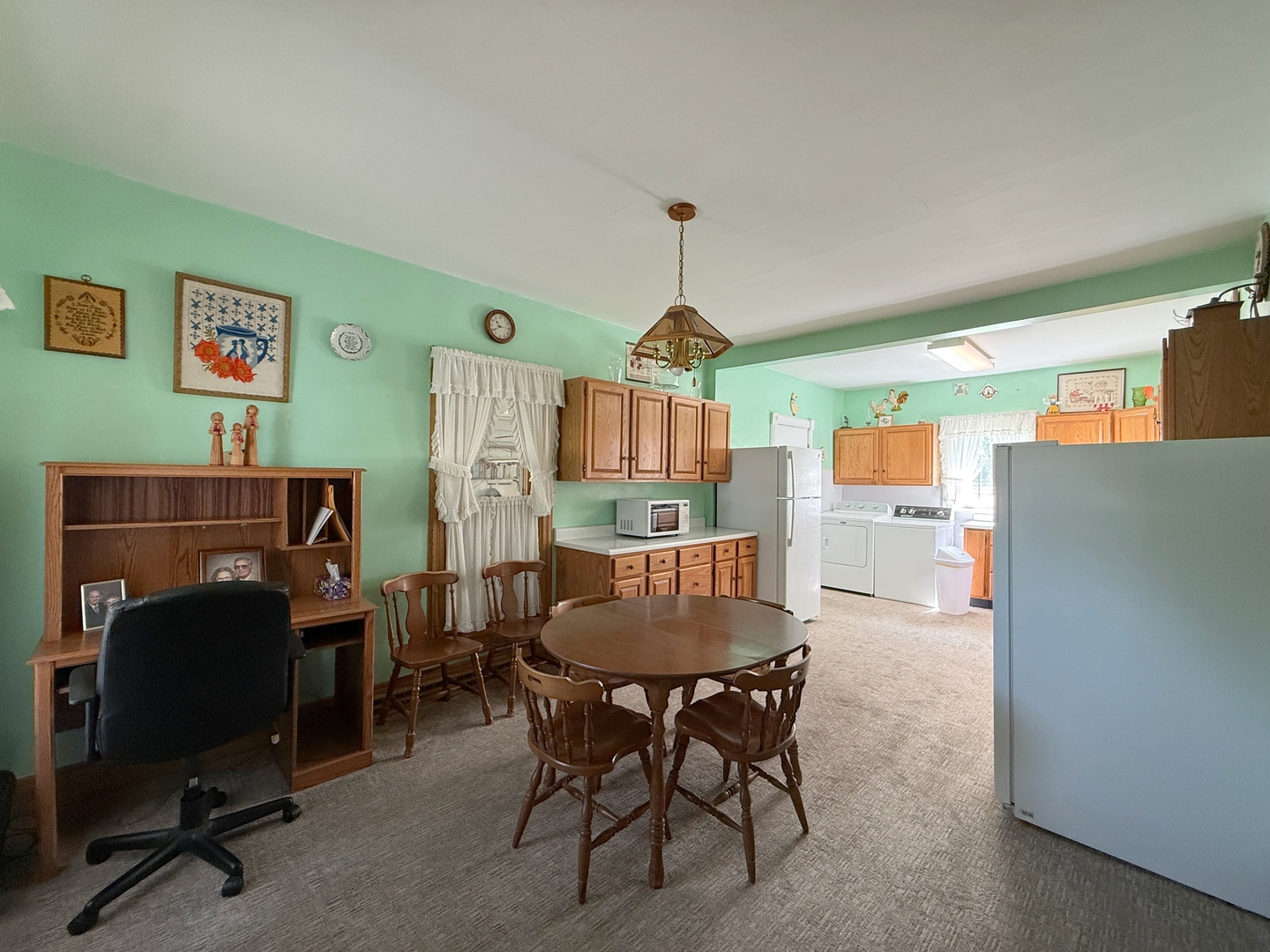 211 E 4th Avenue Property Photo 17