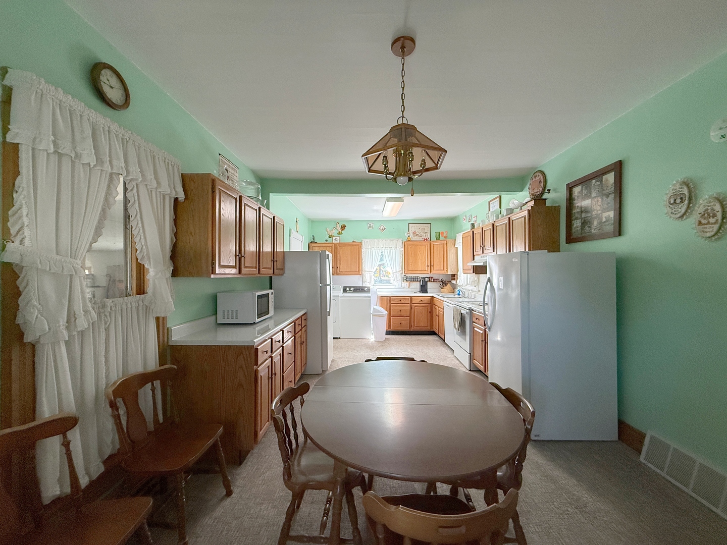 211 E 4th Avenue Property Photo 18