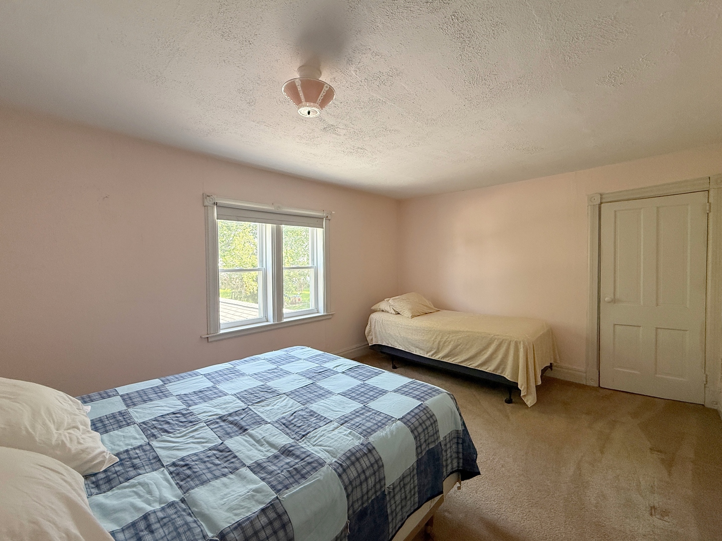 211 E 4th Avenue Property Photo 28