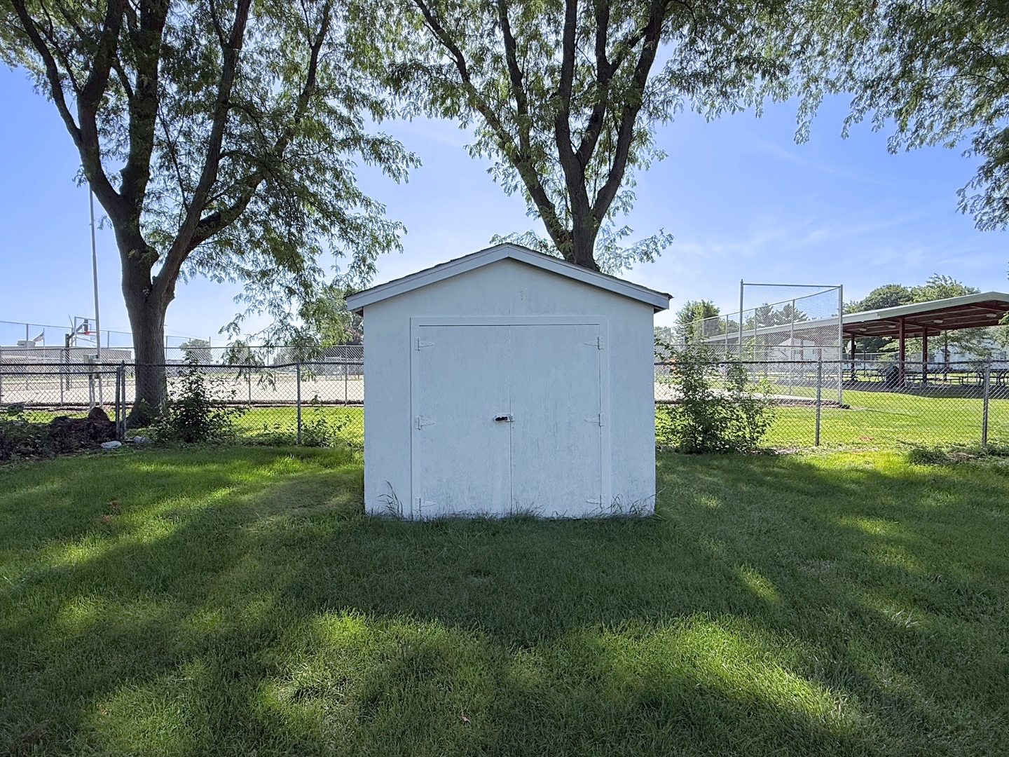 211 E 4th Avenue Property Photo 32
