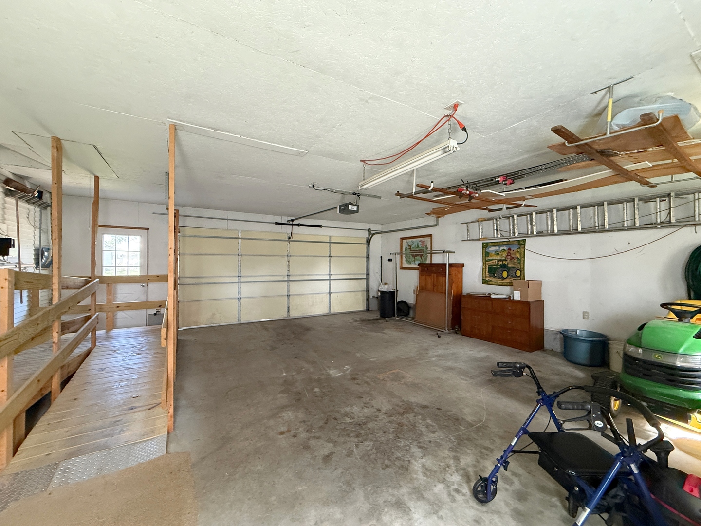 211 E 4th Avenue Property Photo 34