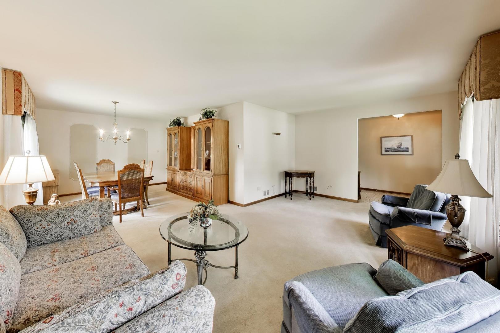 16w671 Fern Street Property Photo 4