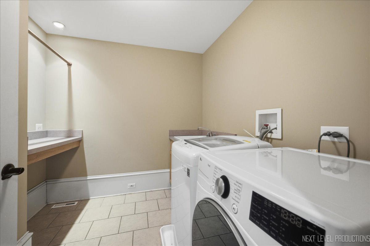 632 Waters Edge Drive Property Photo 32